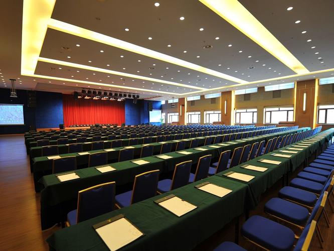 雅旺斯亚布力国际会议展览中心+亚布力阳光度假村滑雪场+双早+接送机